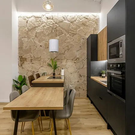 Apartment Serene With Ac And Hydromassage In *